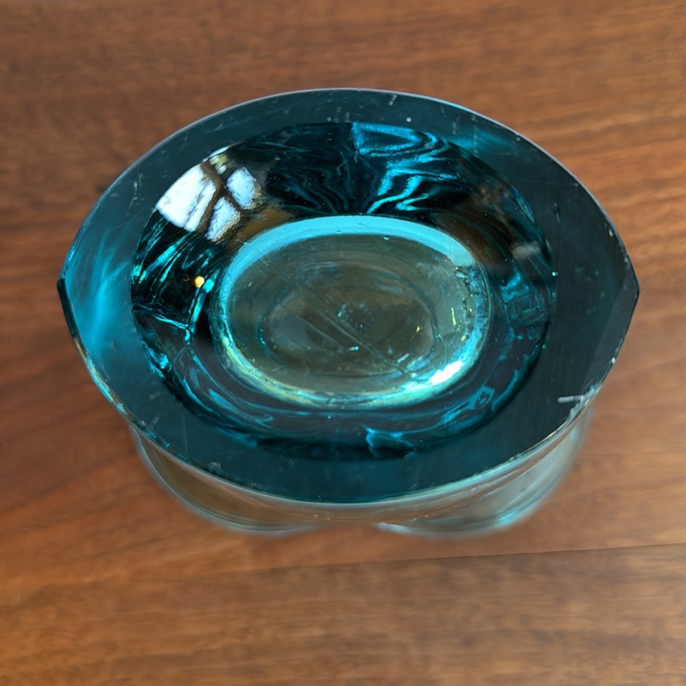 Heavy handblown MCM glass vase. Blue/teal color. - Picture 5 of 7